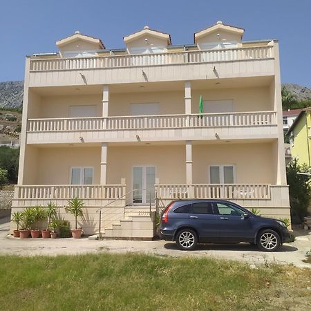 Apartments Ticinovic Omis Bagian luar foto