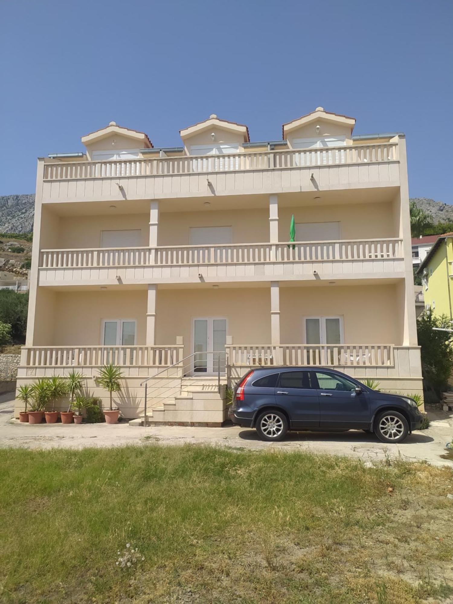 Apartments Ticinovic Omis Bagian luar foto