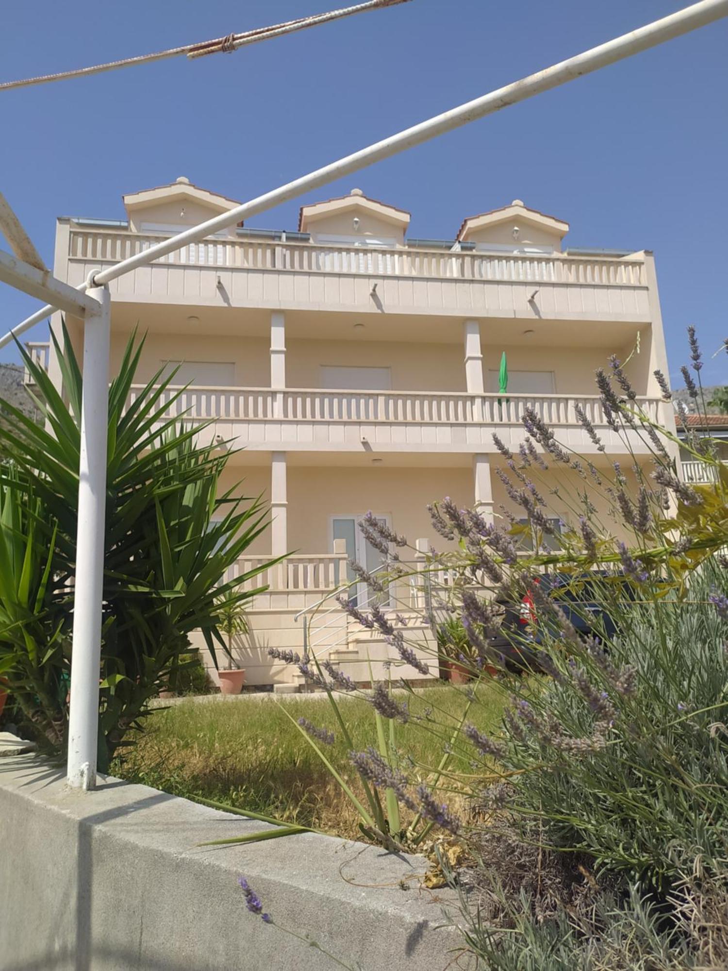 Apartments Ticinovic Omis Bagian luar foto