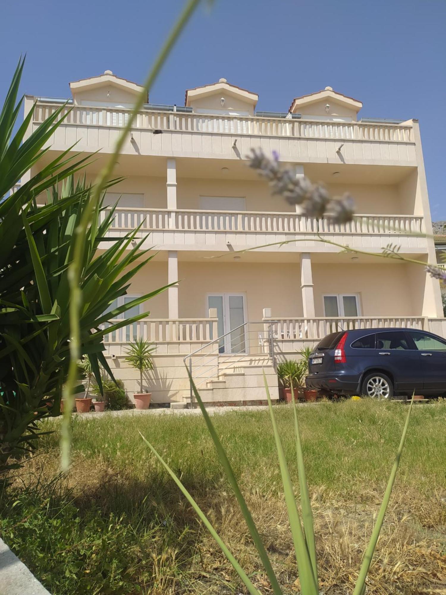 Apartments Ticinovic Omis Bagian luar foto