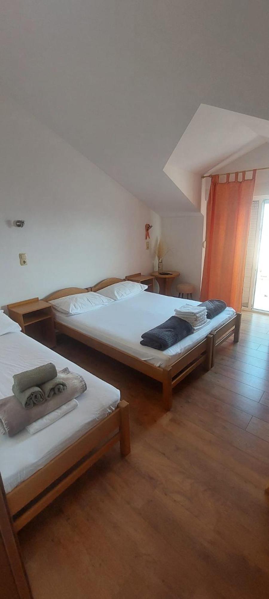 Apartments Ticinovic Omis Bagian luar foto