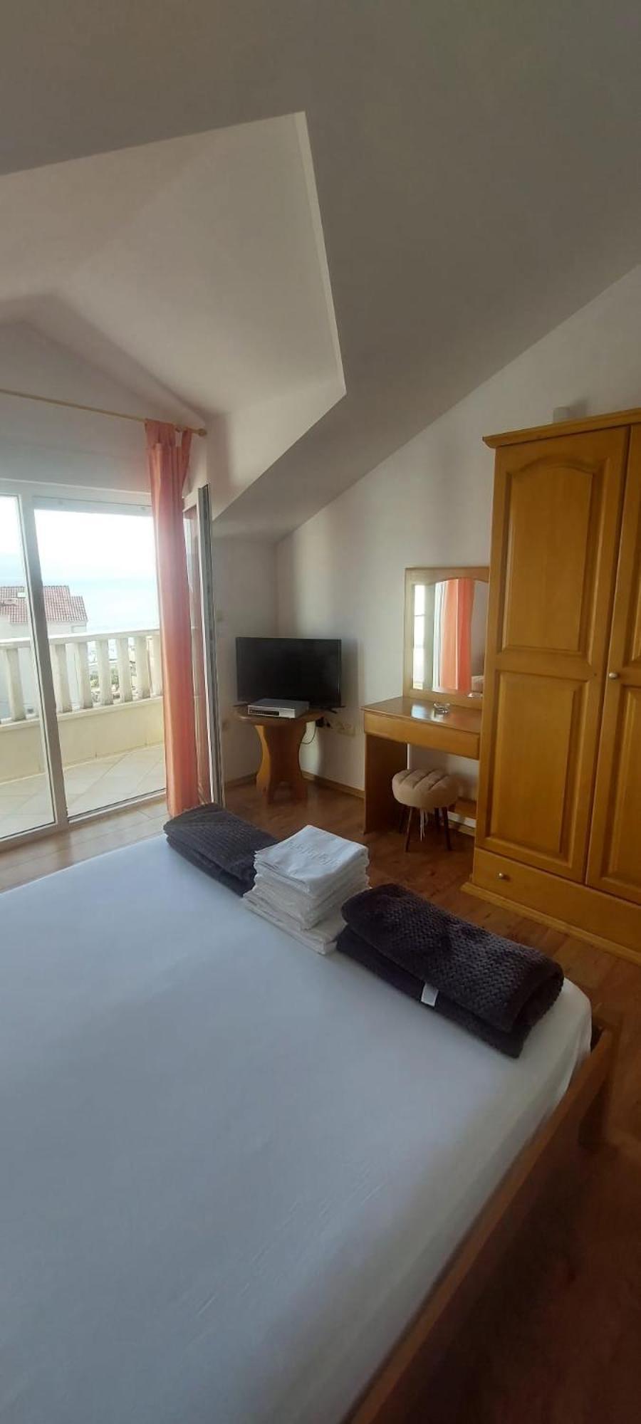 Apartments Ticinovic Omis Bagian luar foto