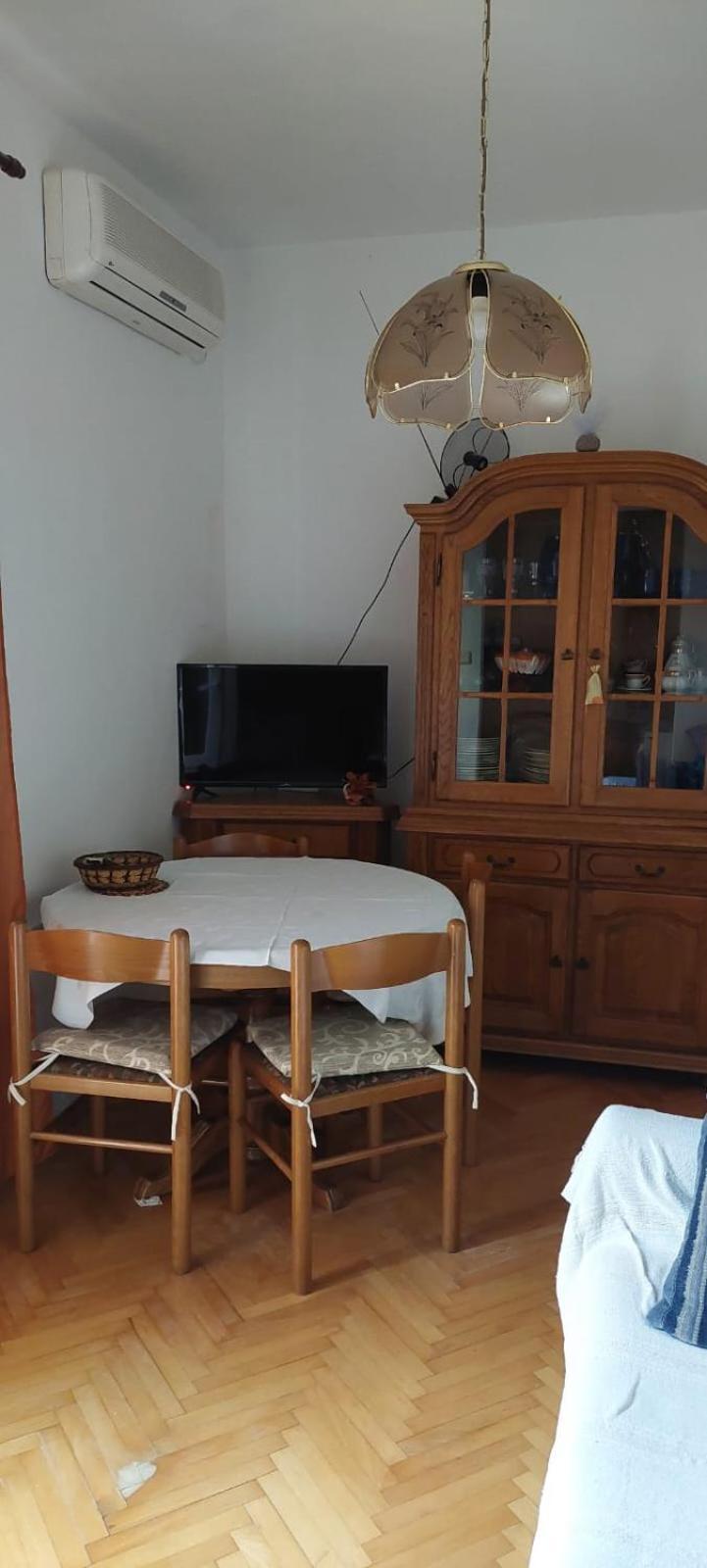 Apartments Ticinovic Omis Bagian luar foto