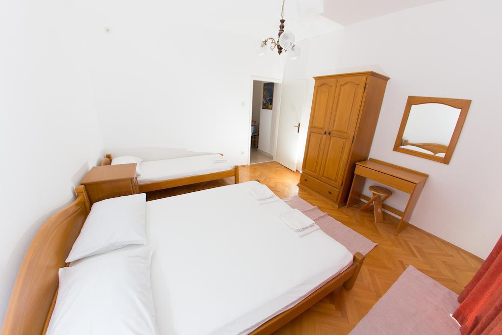 Apartments Ticinovic Omis Ruang foto