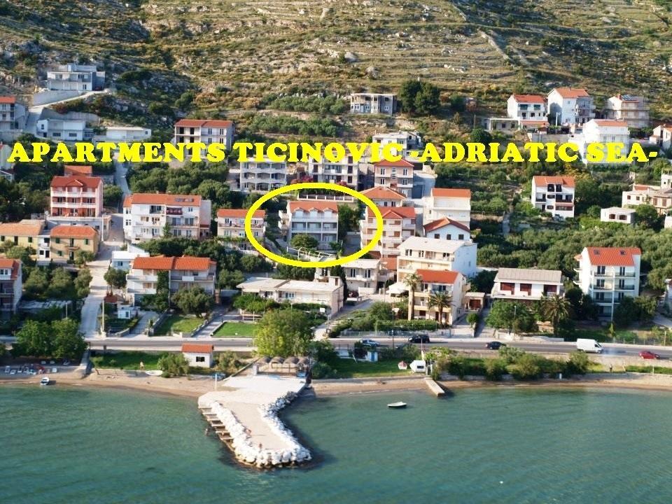 Apartments Ticinovic Omis Bagian luar foto