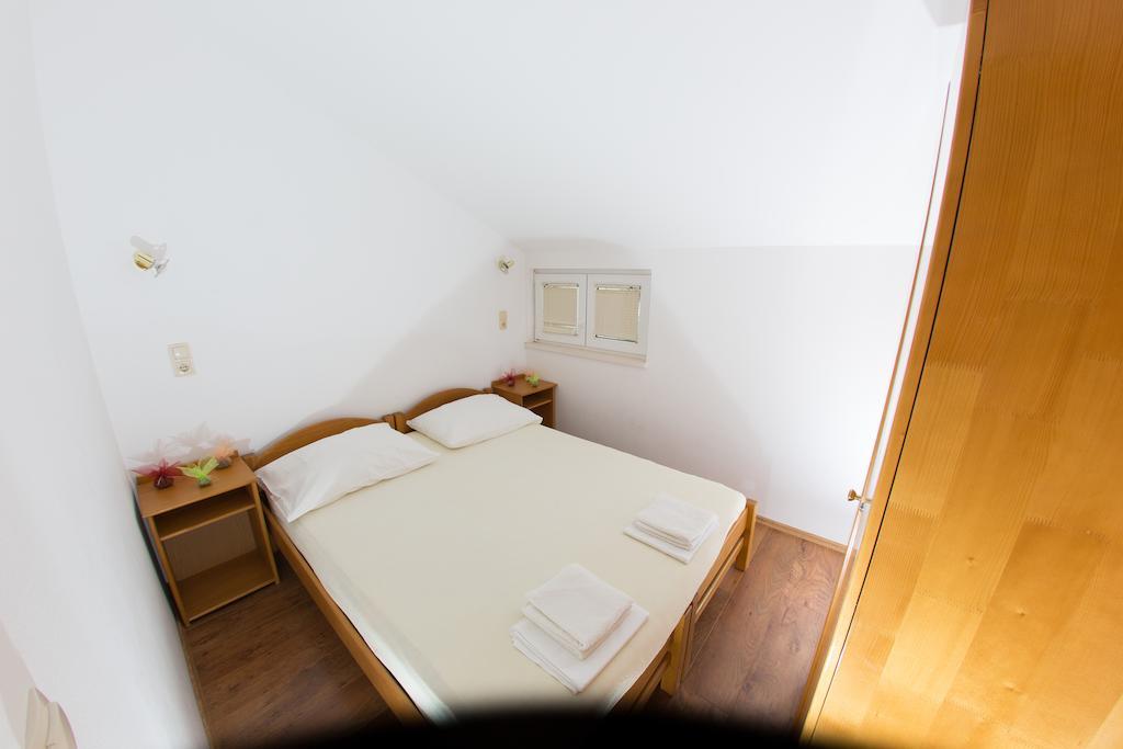Apartments Ticinovic Omis Ruang foto