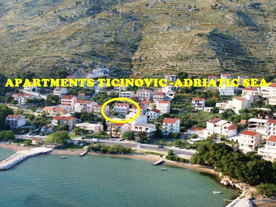 Apartments Ticinovic Omis Bagian luar foto