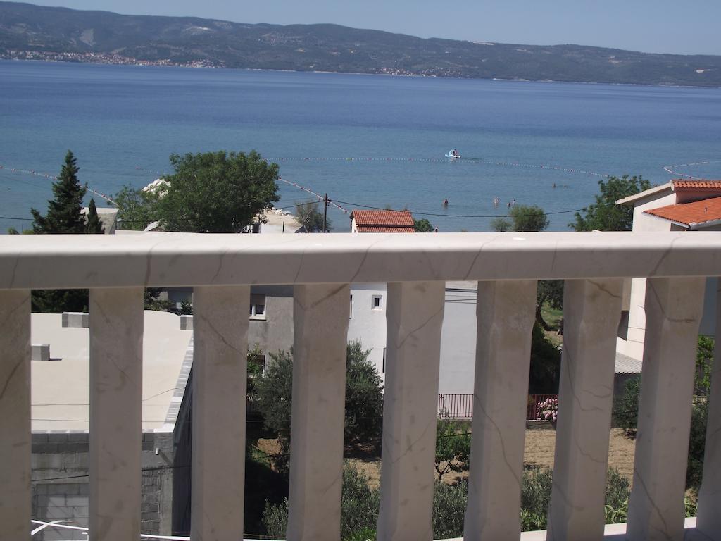Apartments Ticinovic Omis Ruang foto